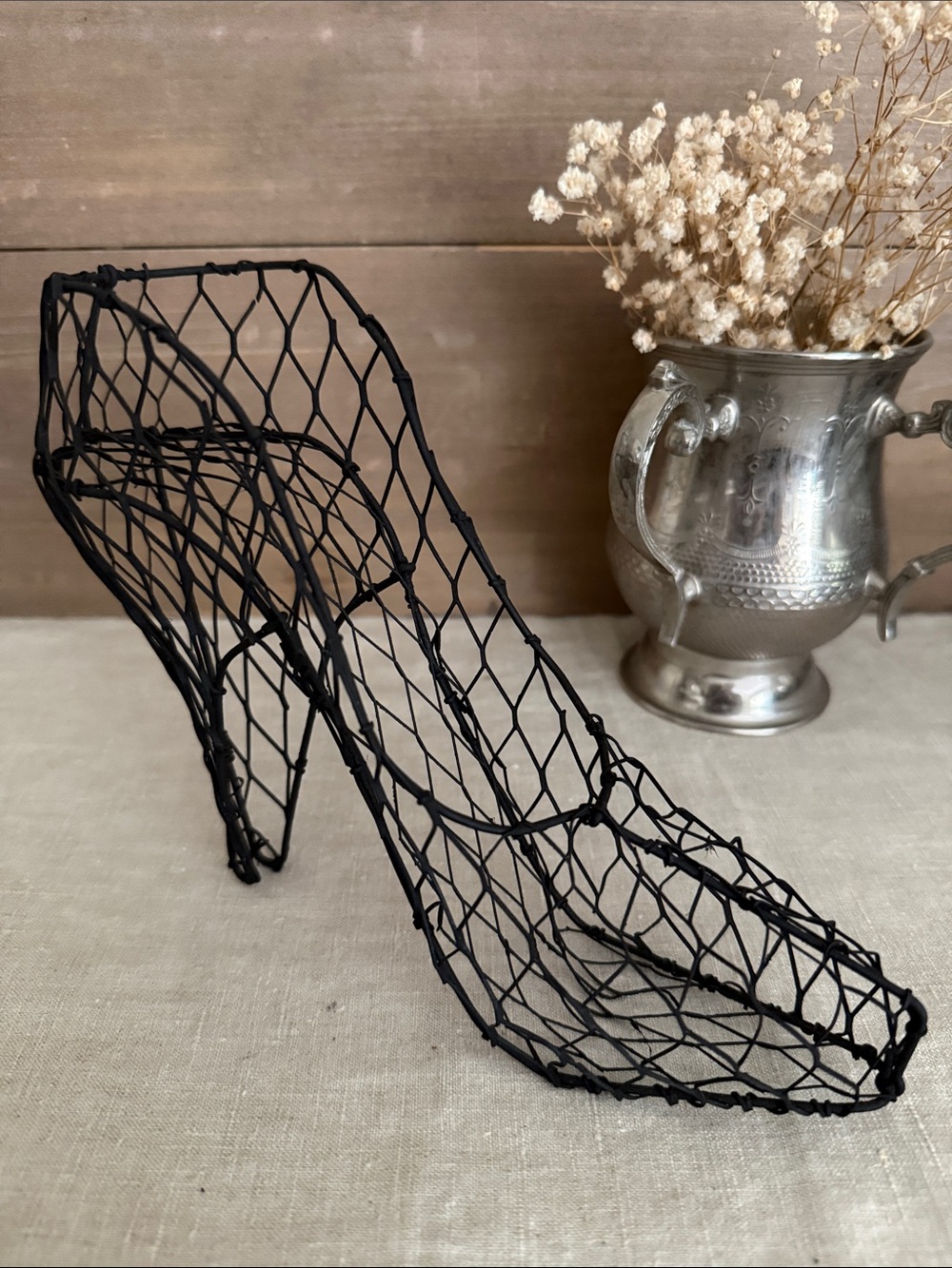 VTG | Black Wire Pump Shaped Decor